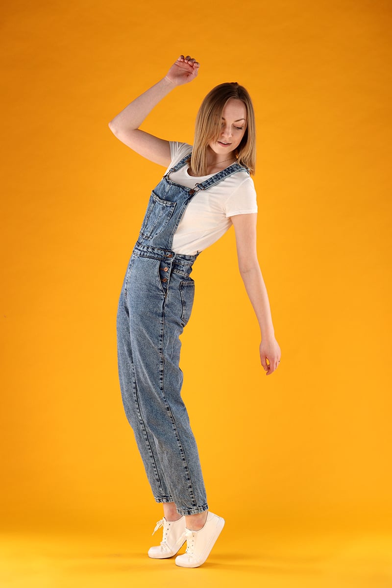 A model light background